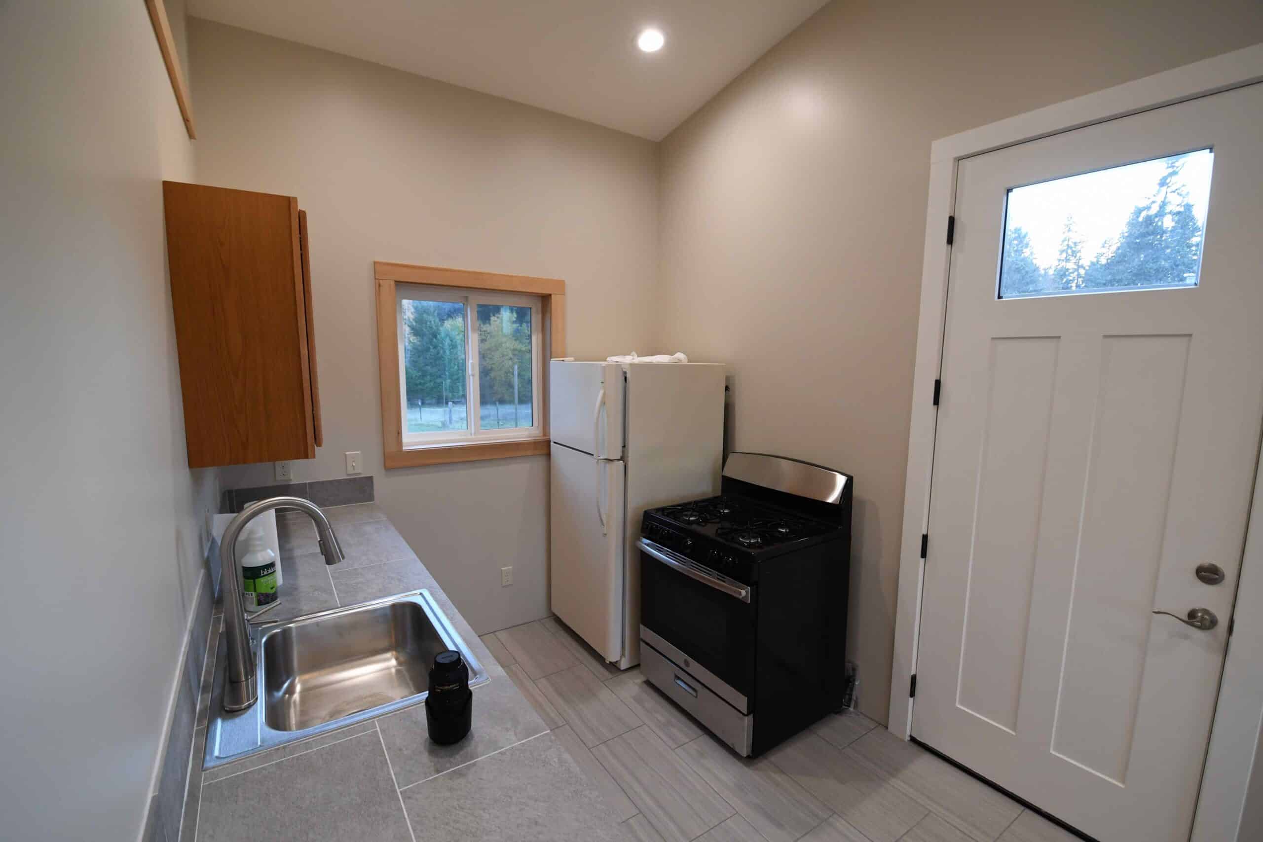 White Salmon River front Studio with Mount Adams view