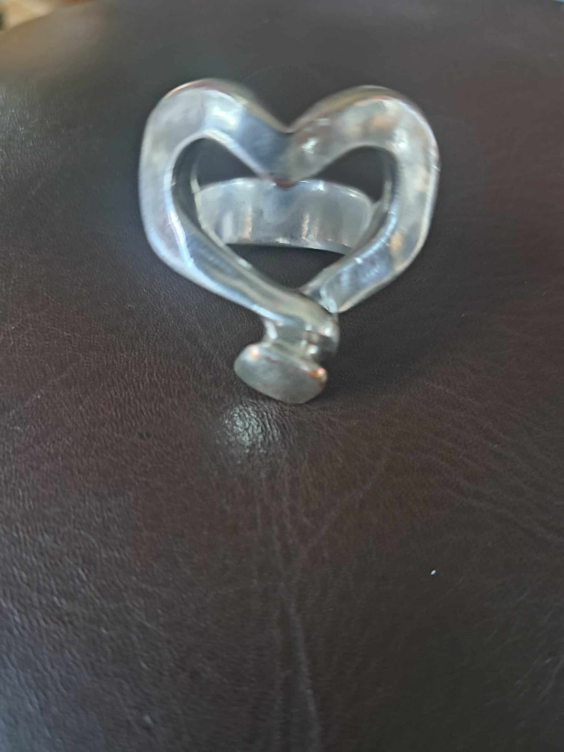 Hammered heart ring uno de 50