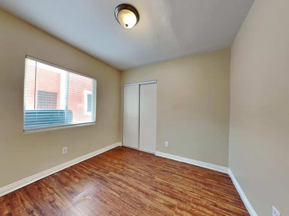 2bed/1bath single family home for rent available for move in