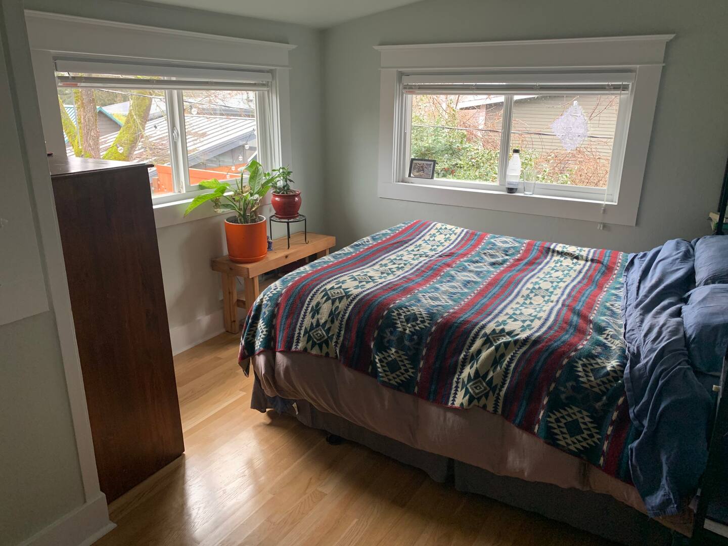 3-bedroom house – 2 living rooms, hot tub, fully furnished