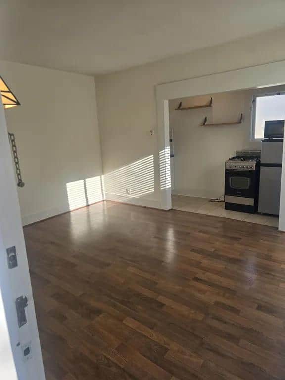 Light-Filled Cottage 1BR studio, Easy Walk to coffee shops & Bakery