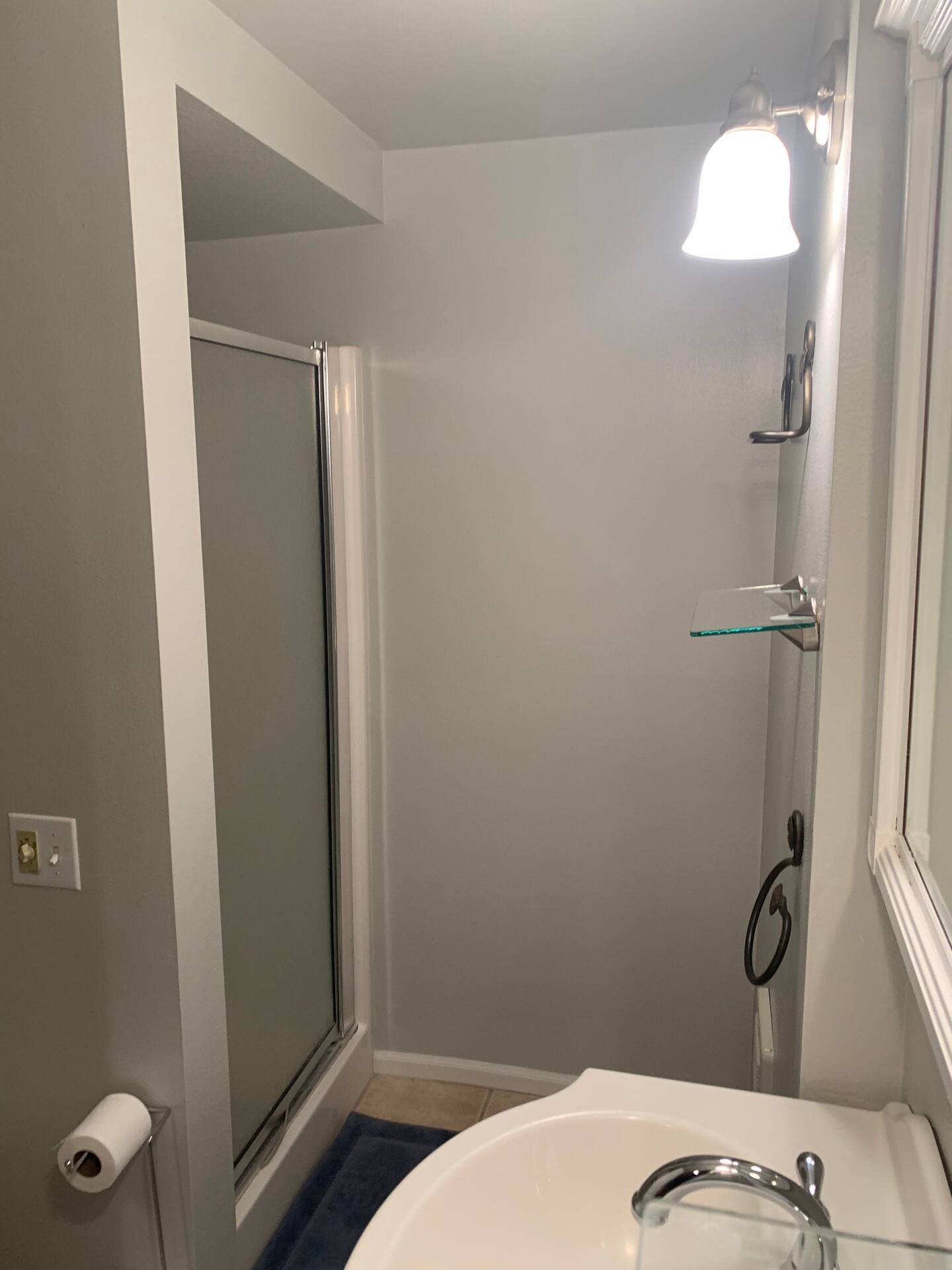 3-bedroom house – 2 living rooms, hot tub, fully furnished