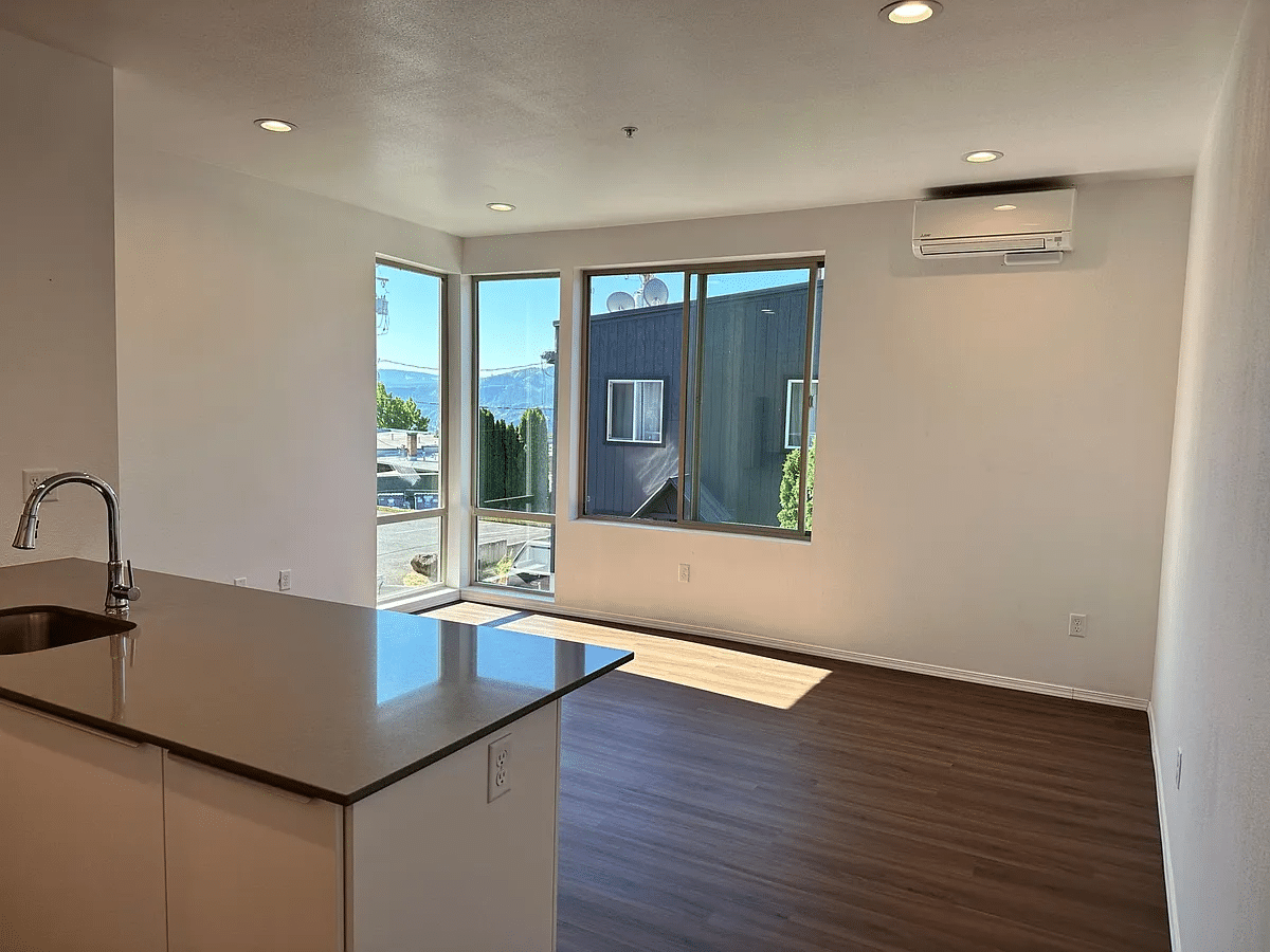 1Bed/1Bed Apartment Available