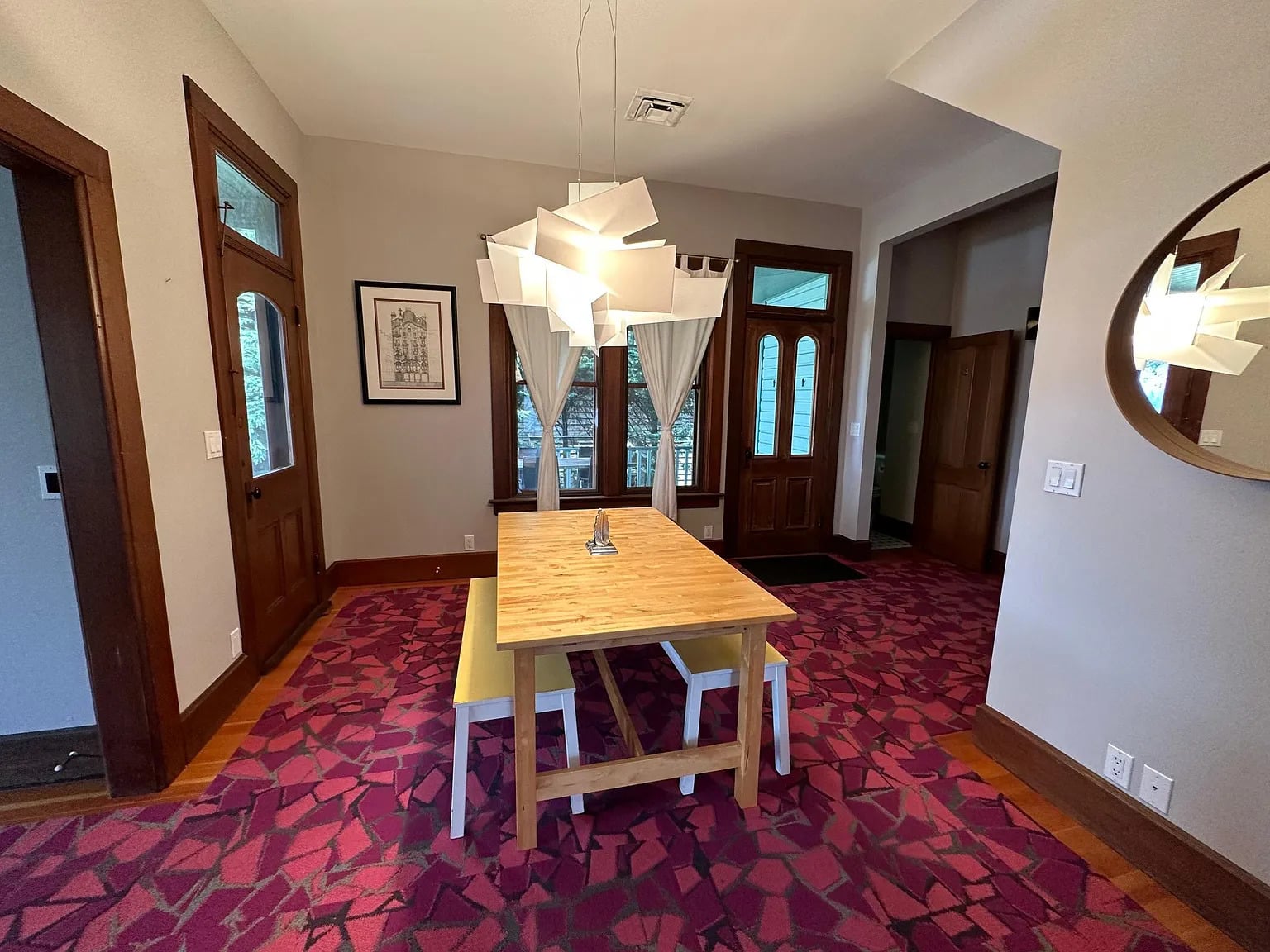 Beautiful 1bed 1.5bath available downtown Hood River