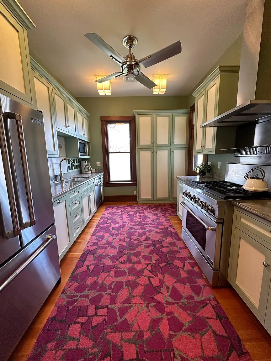 Beautiful 1bed 1.5bath available downtown Hood River