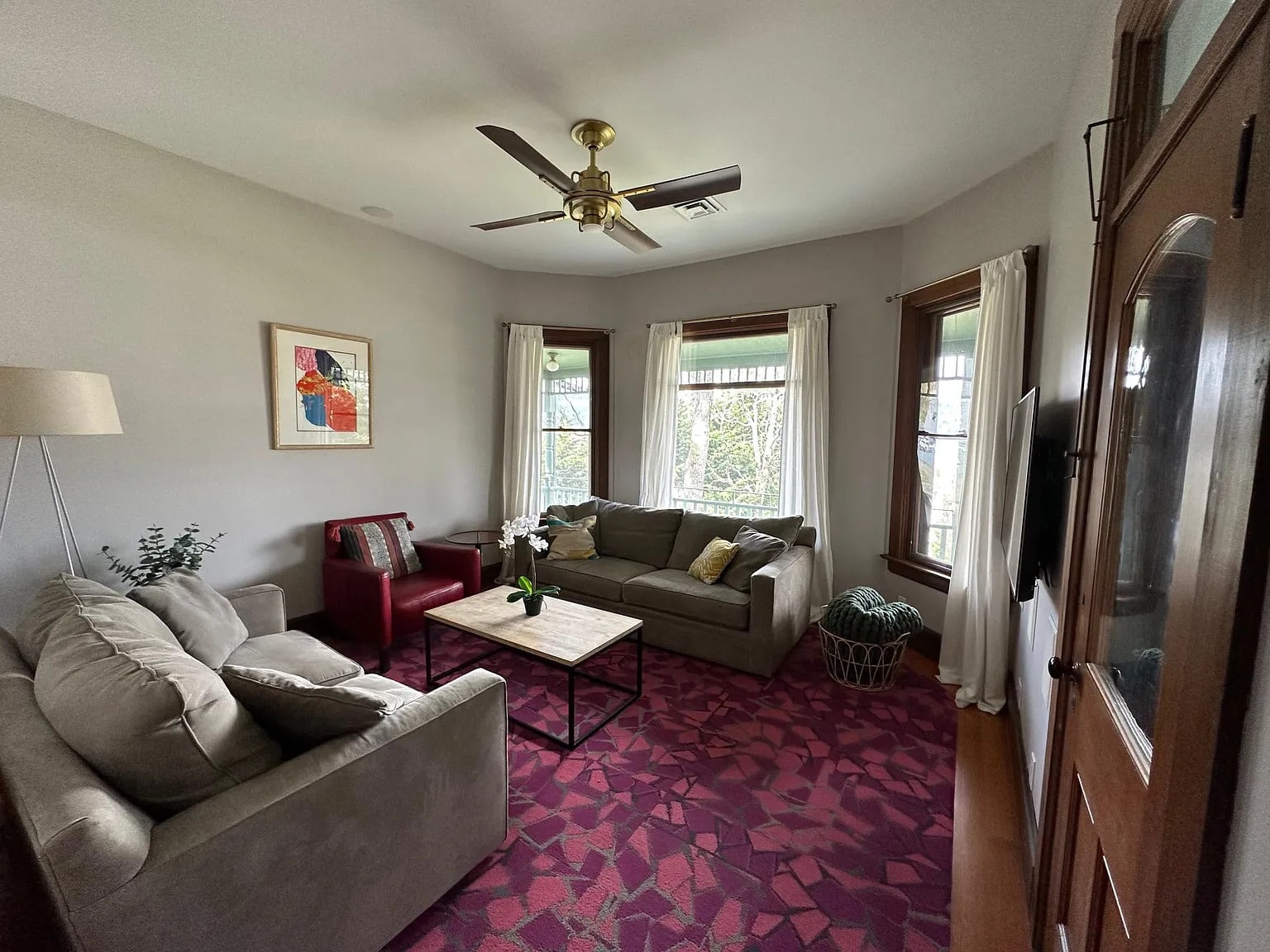 Beautiful 1bed 1.5bath available downtown Hood River