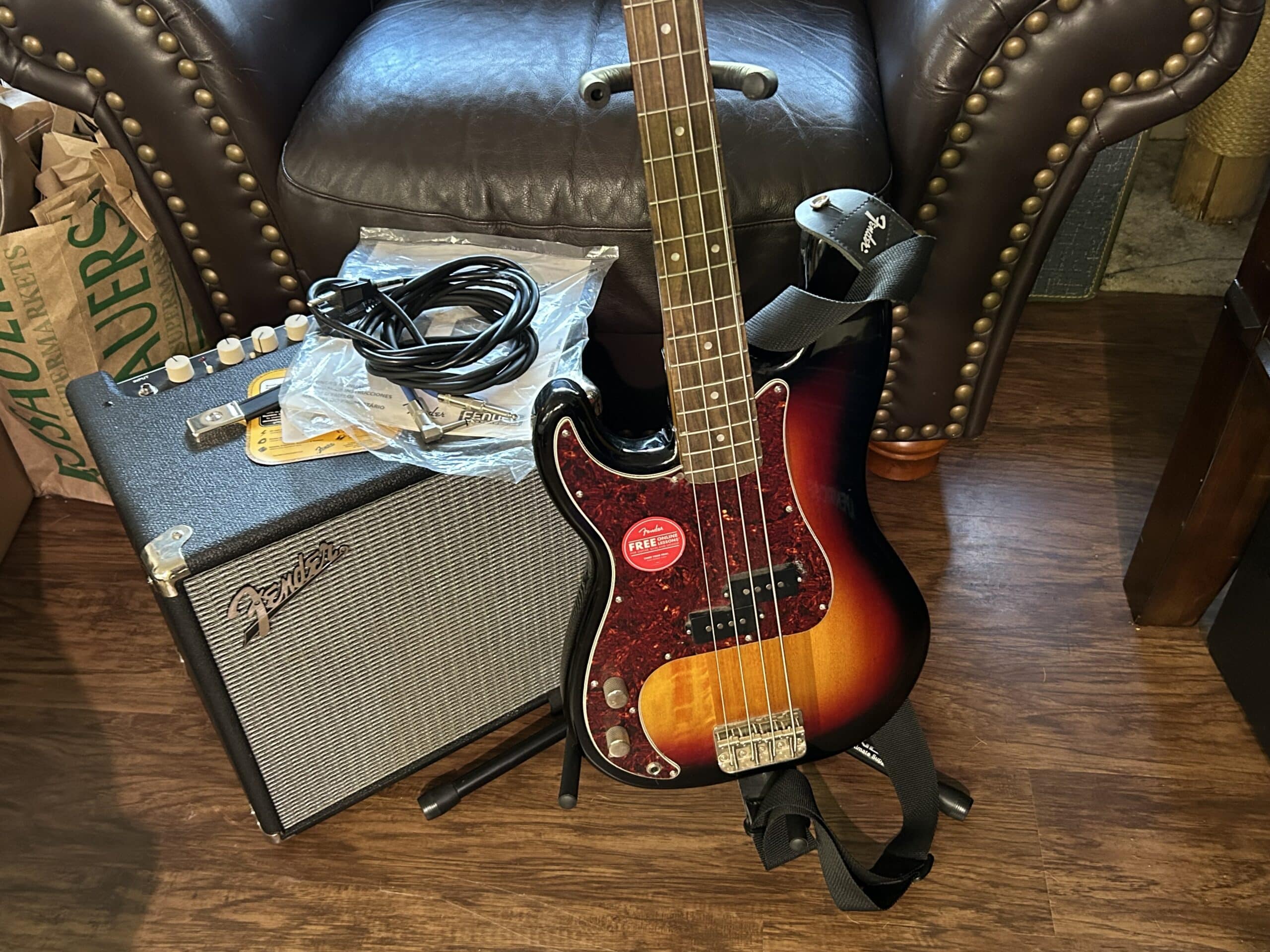 Fender Squier Left Handed Bass Guitar with Rumble 25 Amp