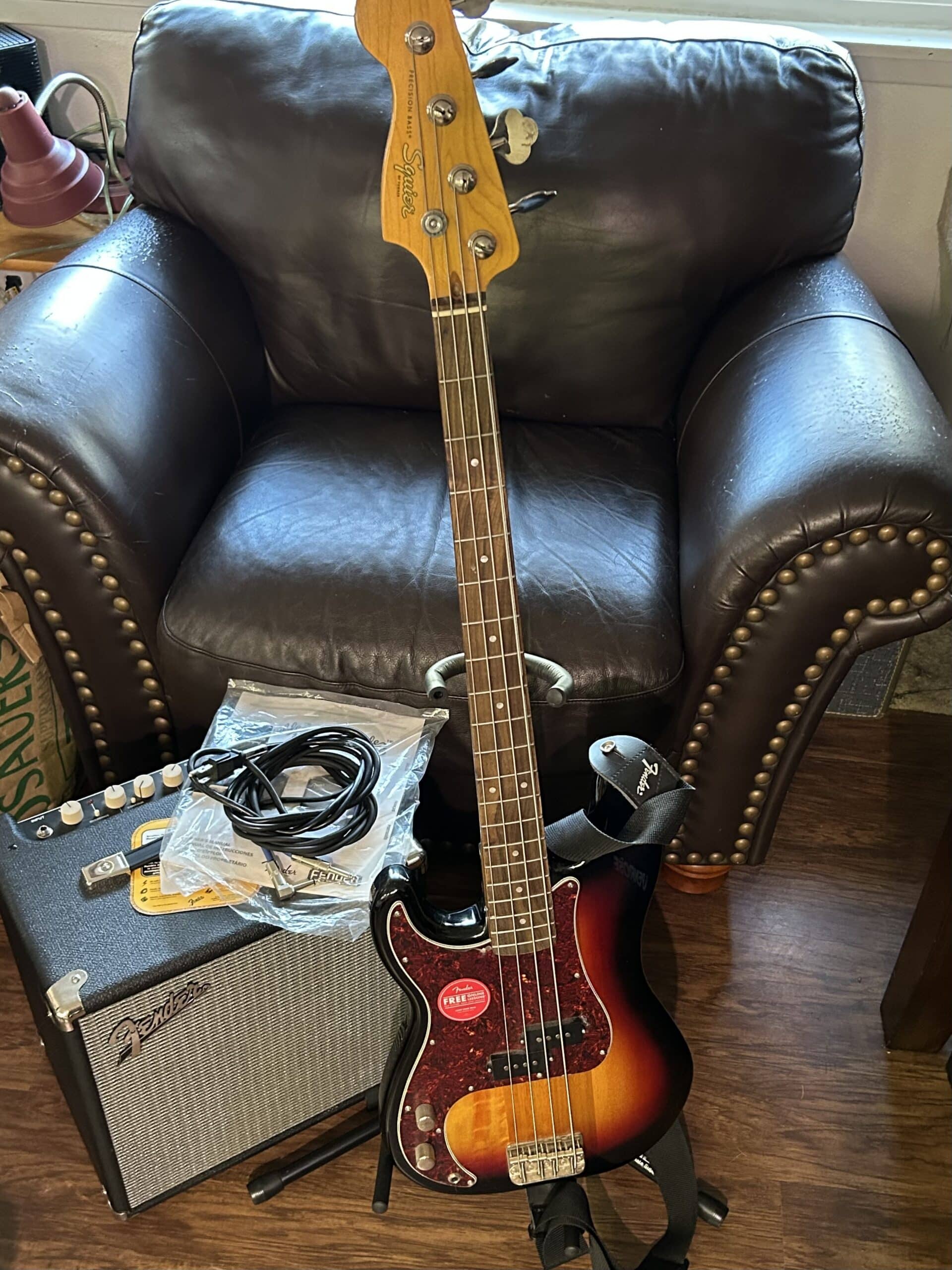 Fender Squier Left Handed Bass Guitar with Rumble 25 Amp