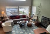 Spacious room with private bath in shared Hood River condo/apartment