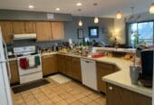 Spacious room with private bath in shared Hood River condo/apartment