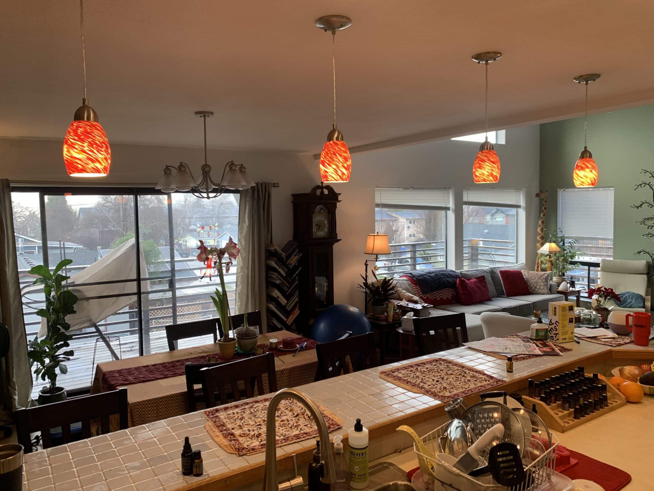 Spacious room with private bath in shared Hood River condo/apartment