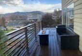 Spacious room with private bath in shared Hood River condo/apartment