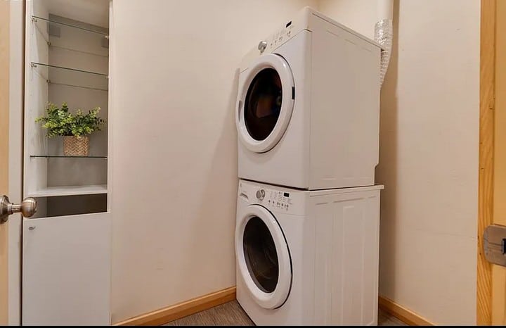 2Bed, 2Bath Recent upgrades