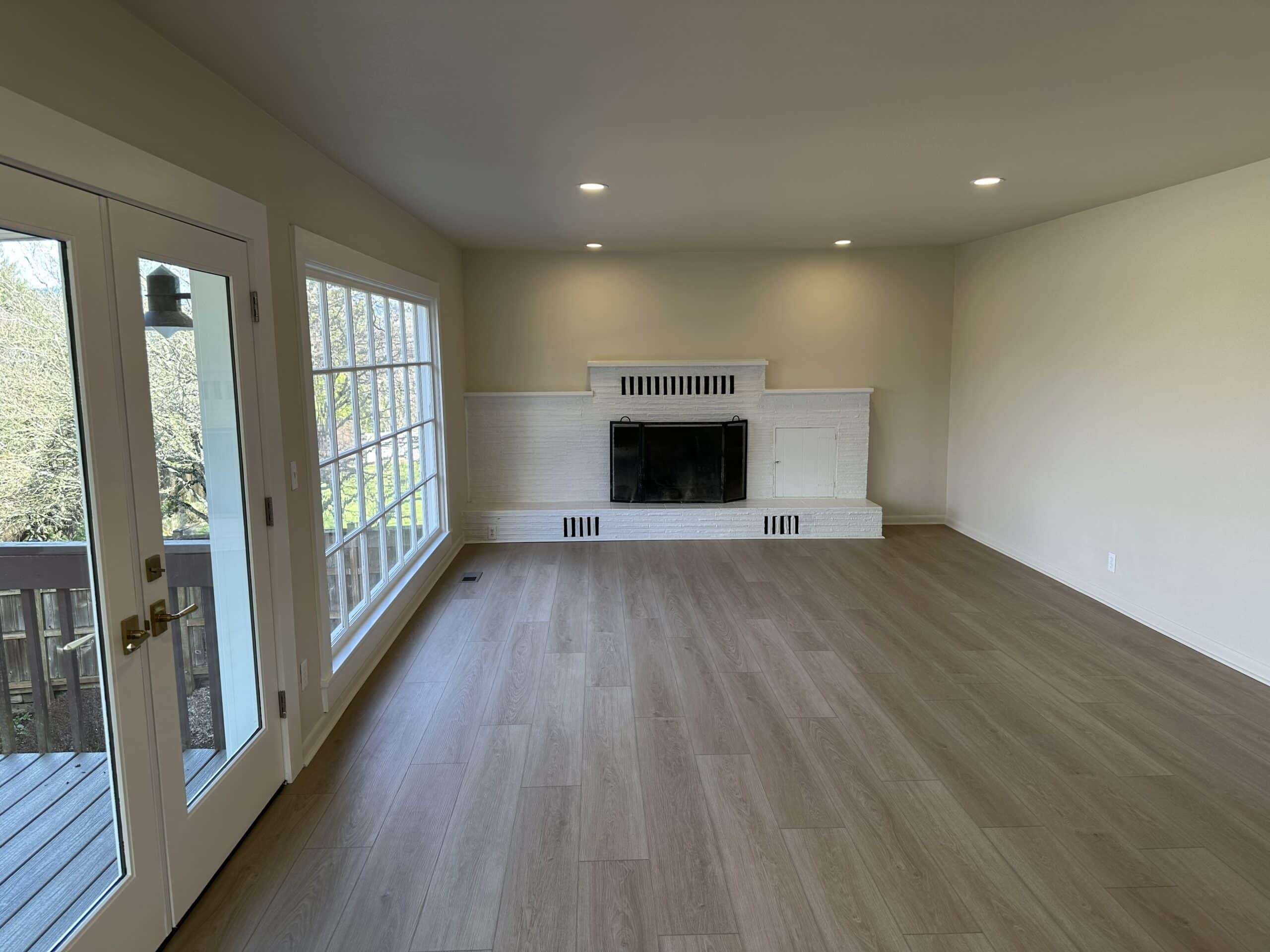 Remodeled 4BR + Office Duplex in Hood River – New Kitchen, Quartz Counters –