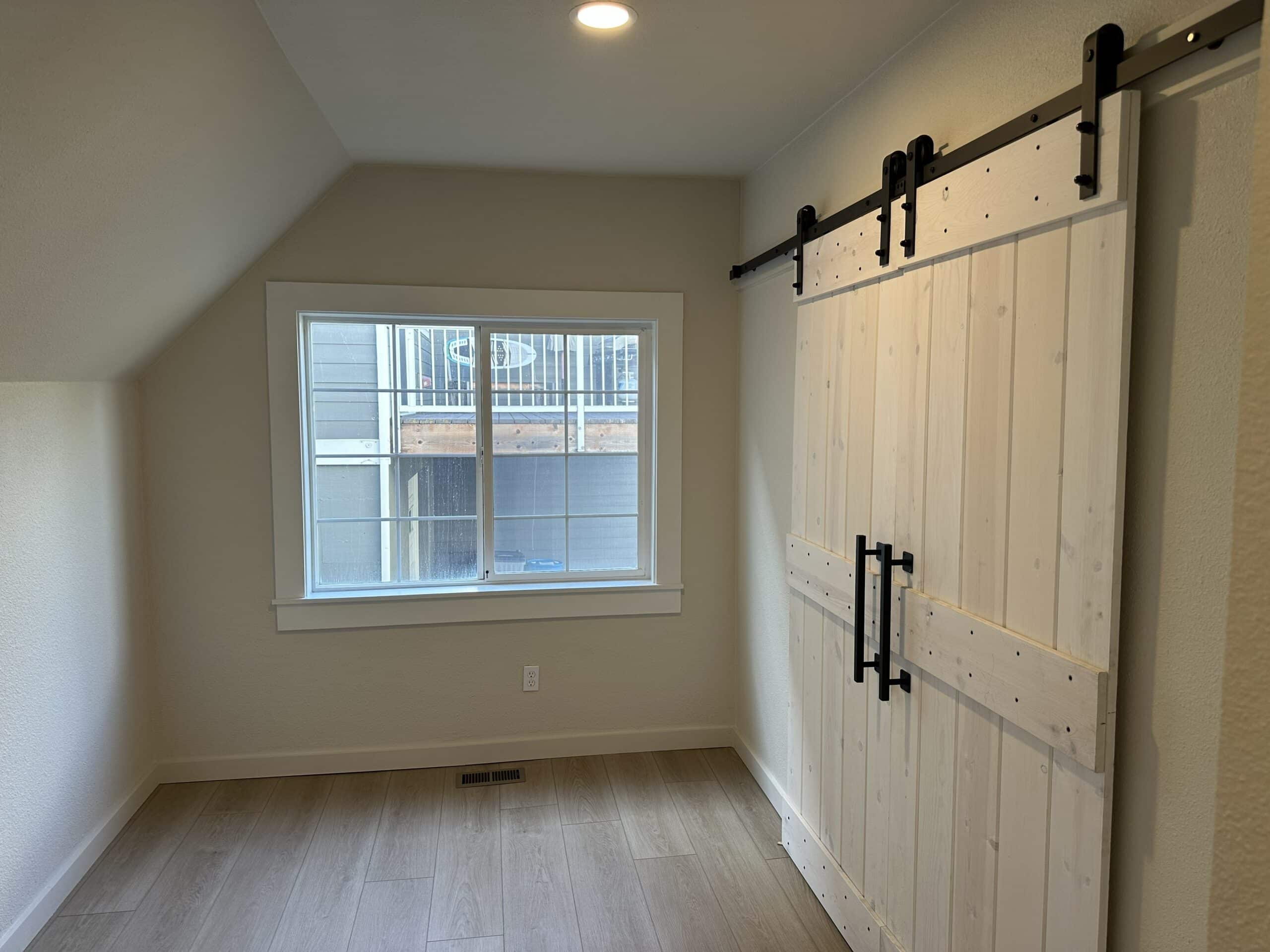 Remodeled 4BR + Office Duplex in Hood River – New Kitchen, Quartz Counters –