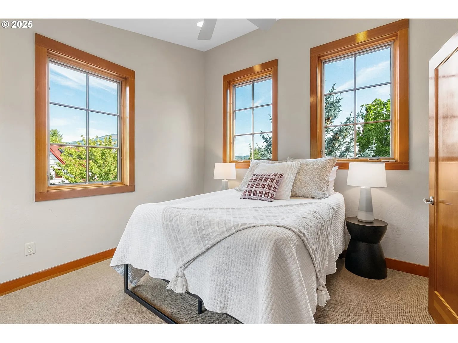 Cozy 2Bedroom 3Bathroom Hood River House