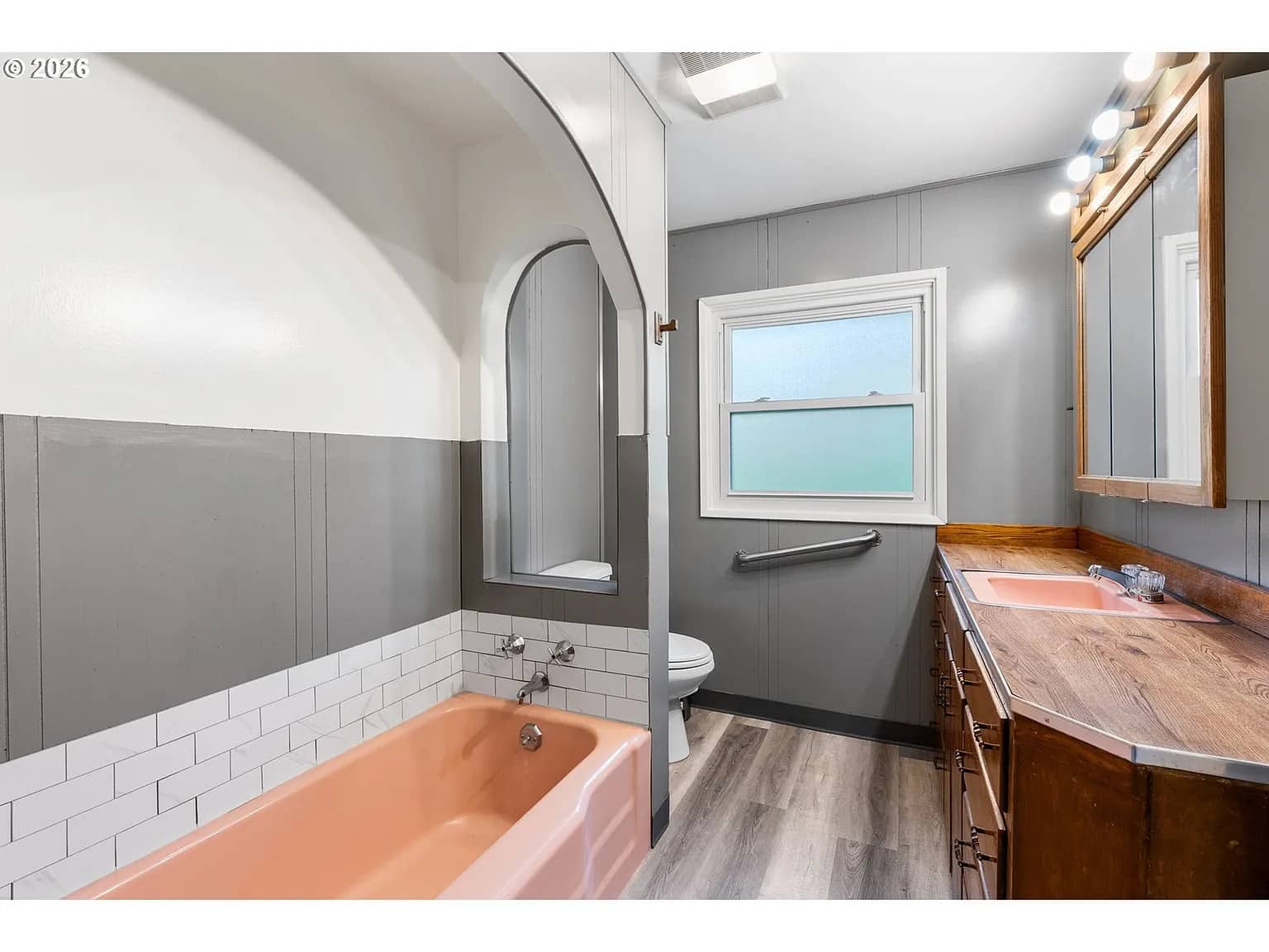 Updated 3 Bedroom 2 Bathroom White Salmon House