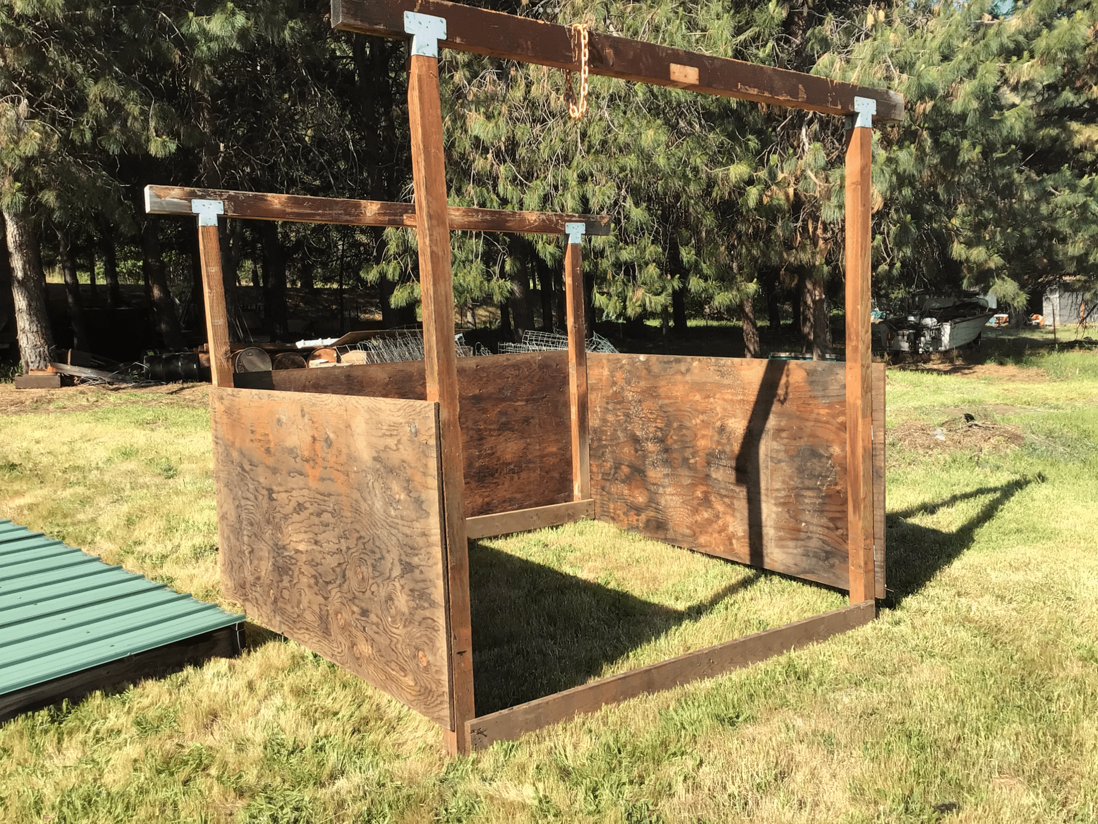 Loafing shed