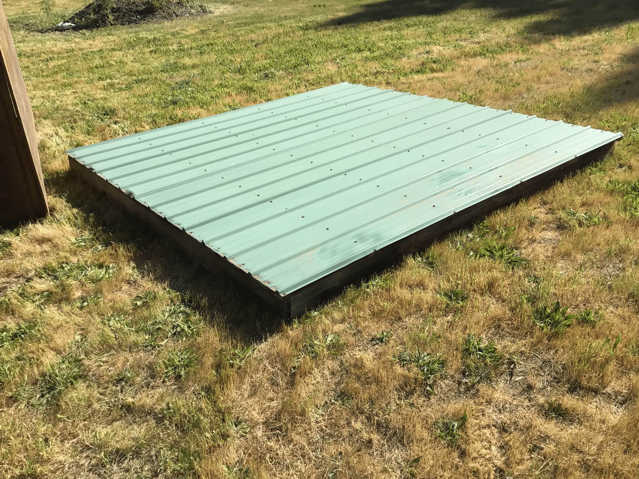 Loafing shed