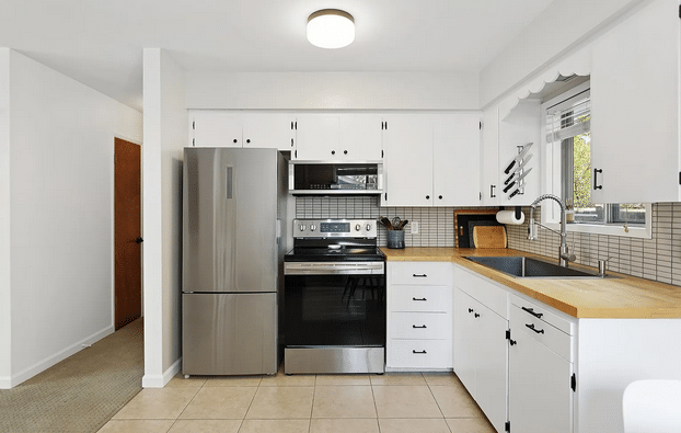 heart of downtown White Salmon Two Beds One Bath