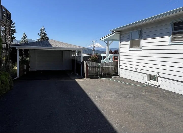 FOR RENT: 2Bed, 2Bath Hood River