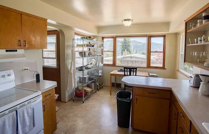 FOR RENT: 2Bed, 2Bath Hood River