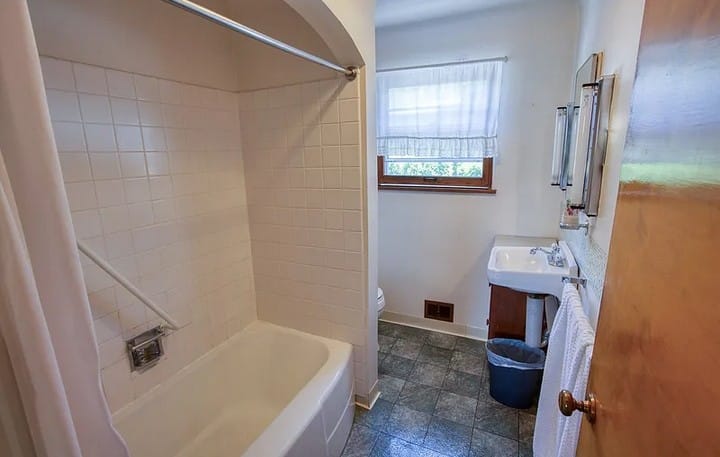 FOR RENT: 2Bed, 2Bath Hood River