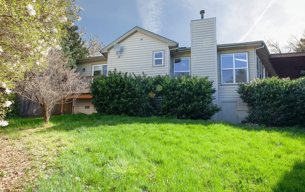 beautifully updated single-level 3Bed 2Bath Hood River House