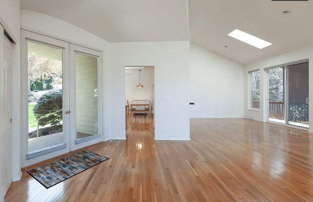 beautifully updated single-level 3Bed 2Bath Hood River House