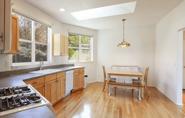 beautifully updated single-level 3Bed 2Bath Hood River House