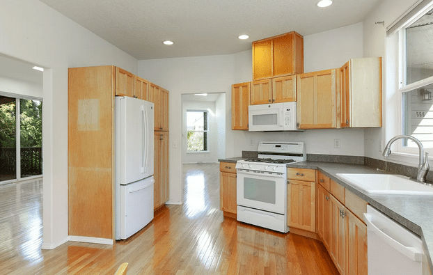 beautifully updated single-level 3Bed 2Bath Hood River House