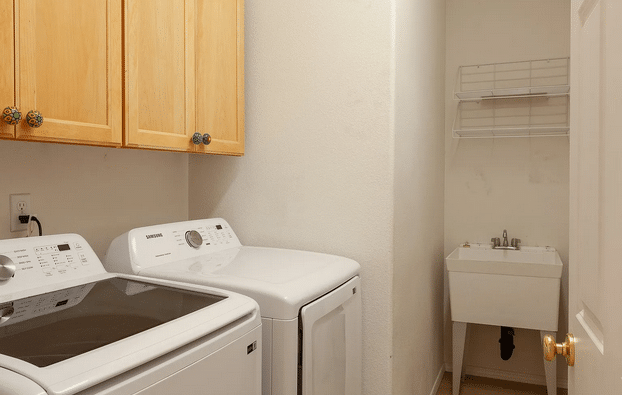 beautifully updated single-level 3Bed 2Bath Hood River House