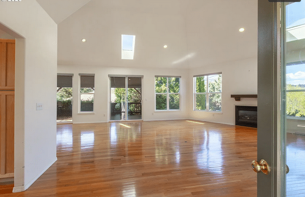 beautifully updated single-level 3Bed 2Bath Hood River House