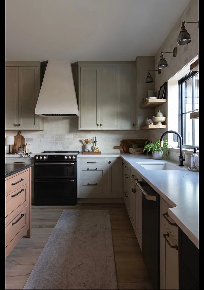 Beautifully finished 4BR IN Morton Rd Hood River OR