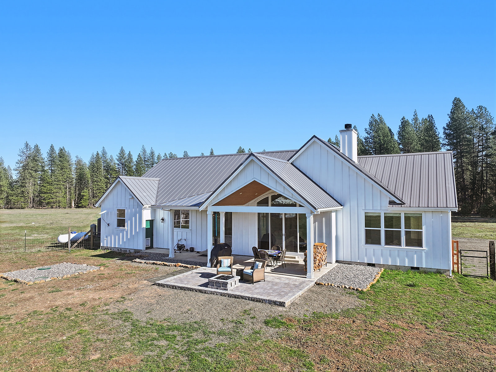 Homestead with all the modern conveniences