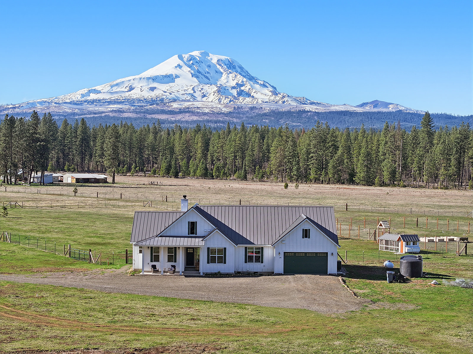 Homestead with all the modern conveniences