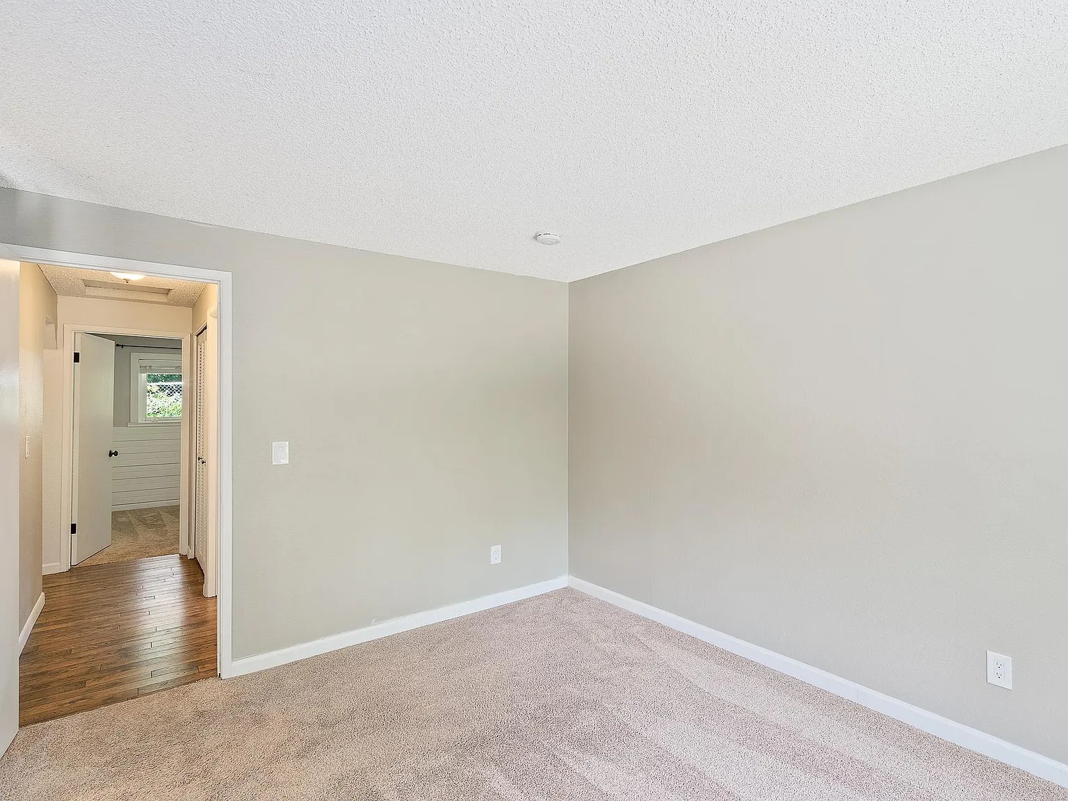 3BR Available SW Marigold St, Portland, OR