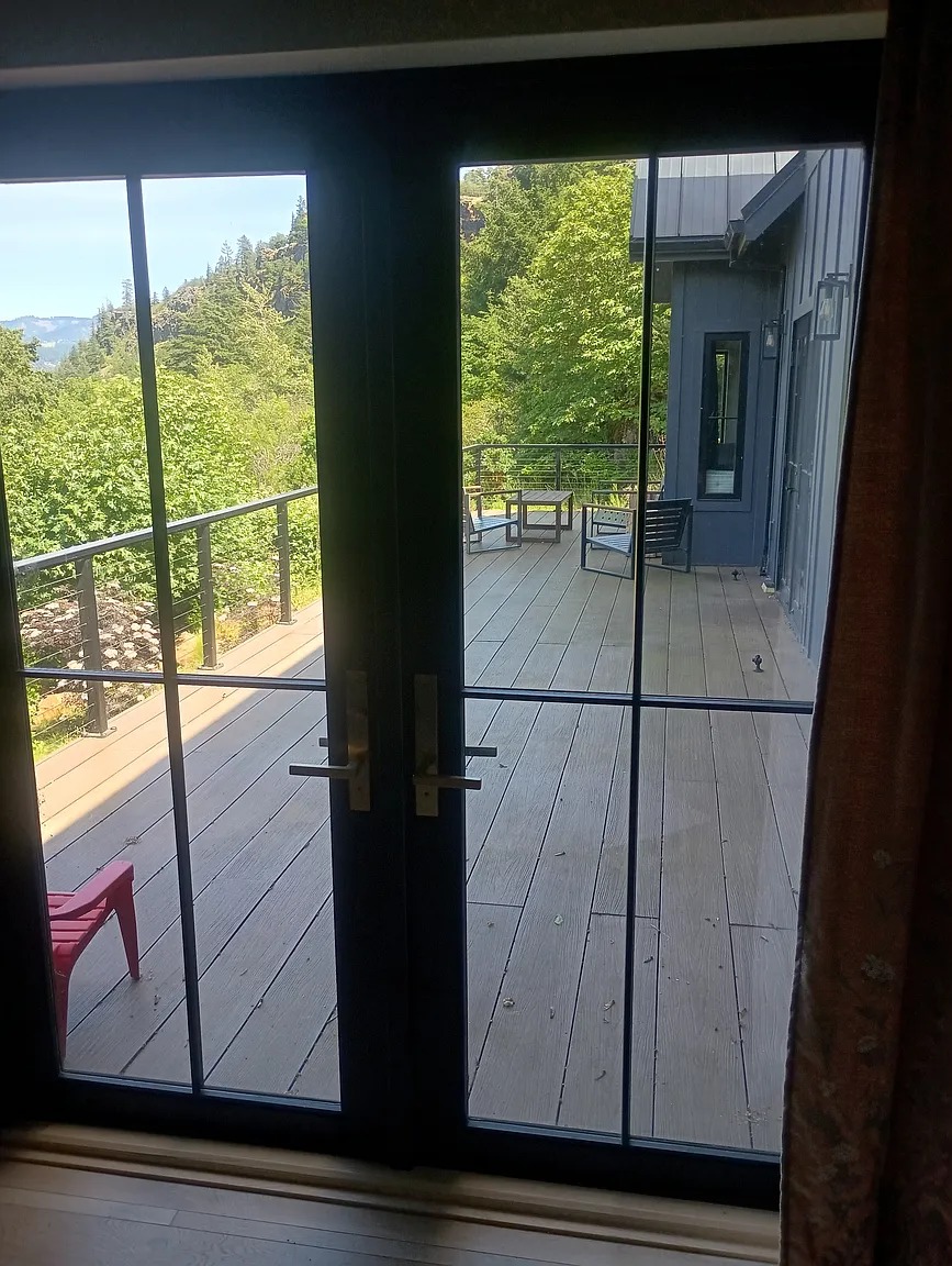 Beautifully finished 4BR IN Morton Rd Hood River OR