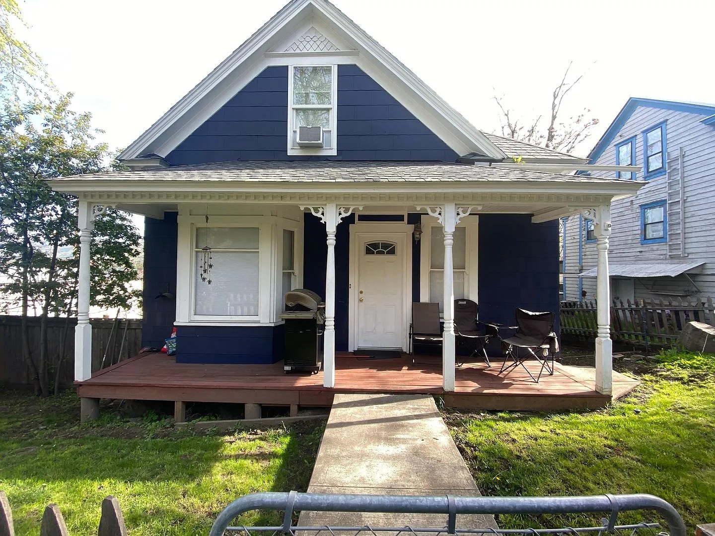 Lovely 3-Bed in E 4th St, The Dalles, OR