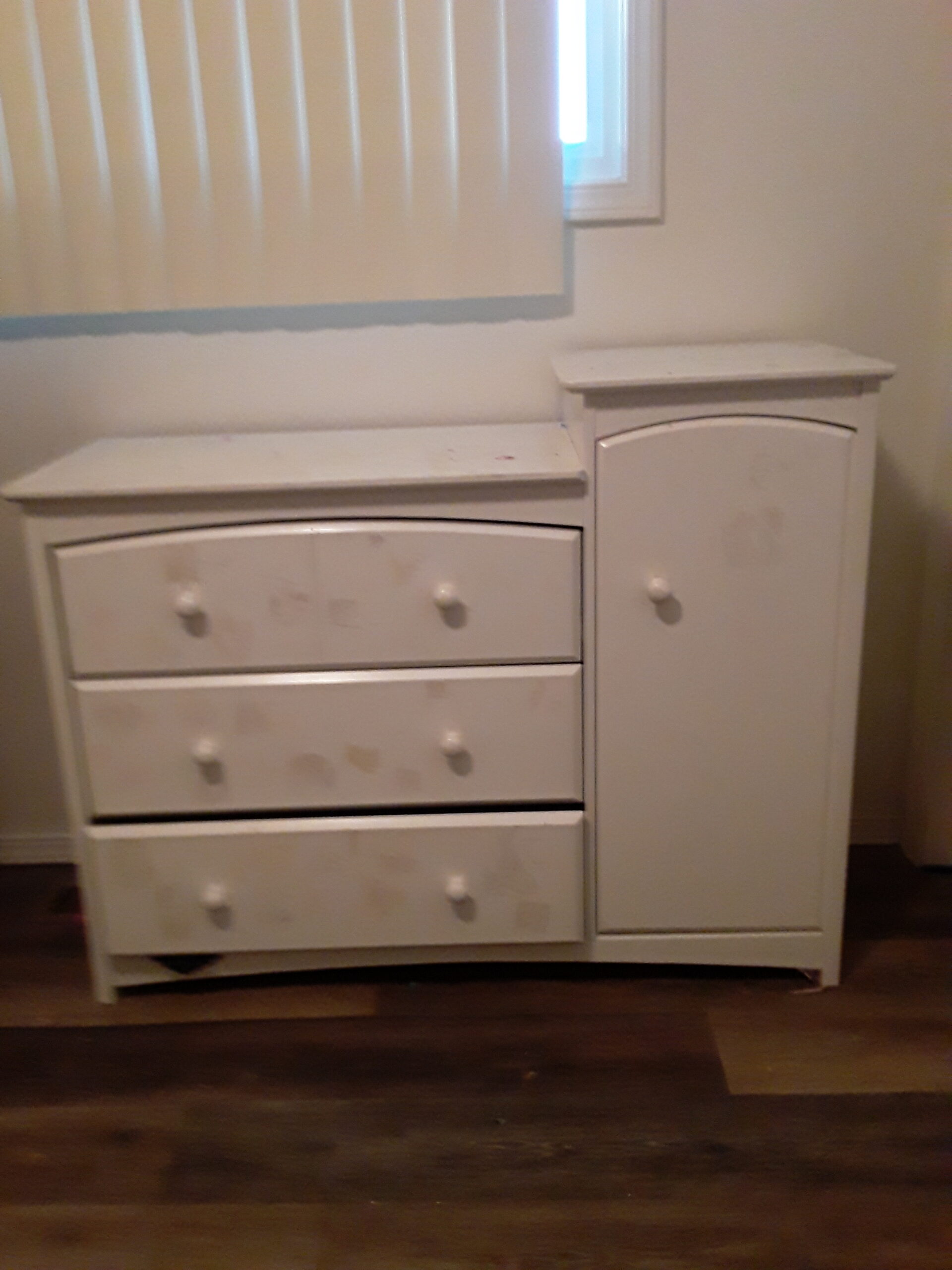 2 cupboards, 1 dresser