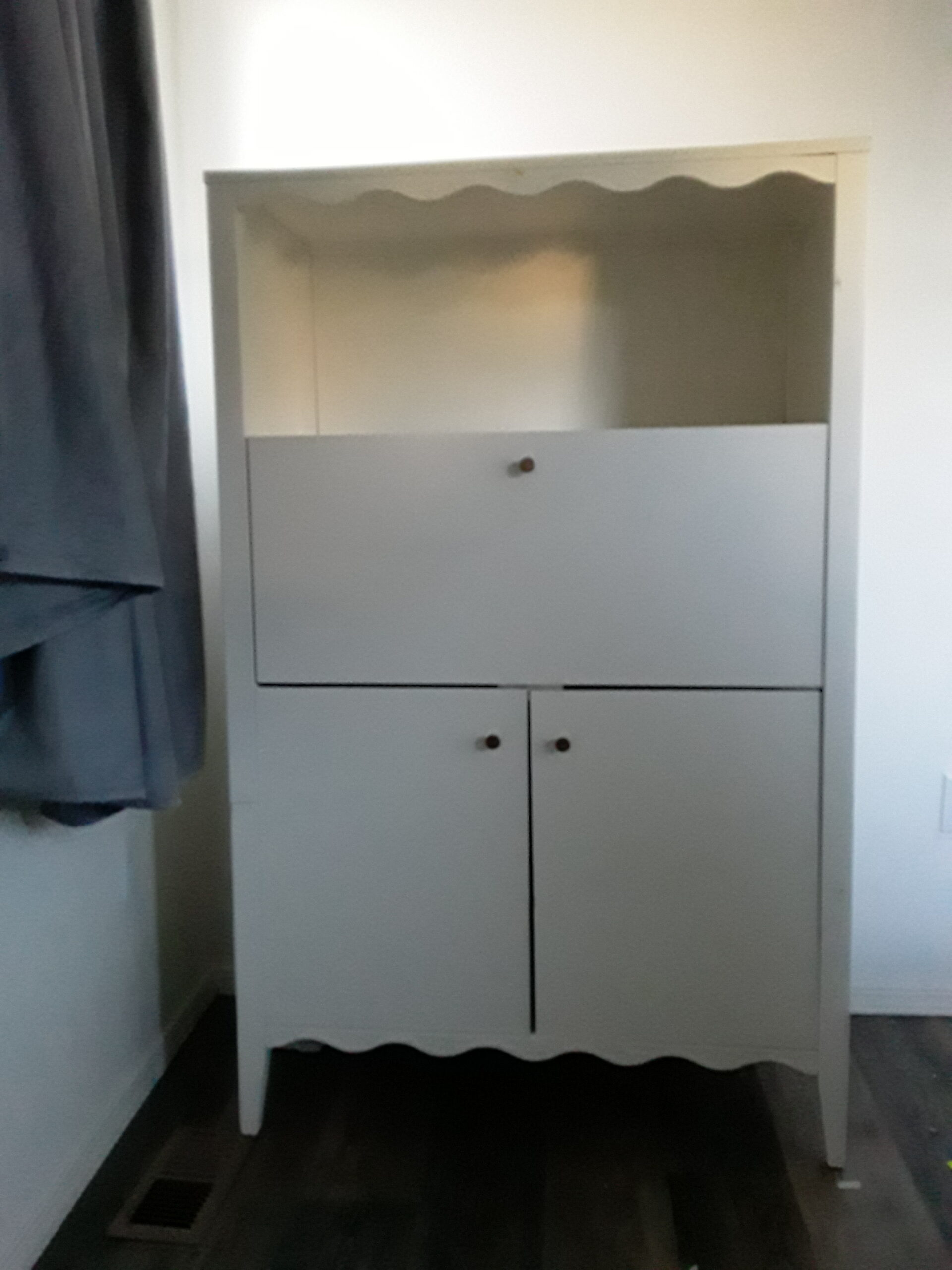 2 cupboards, 1 dresser