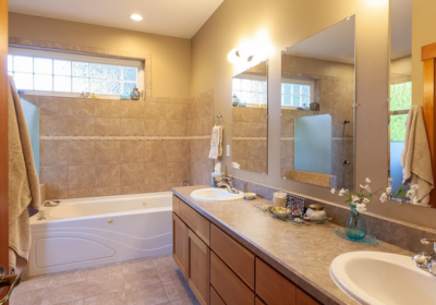 Screenshot-2026-07-24-at-06-51-52-3056-Highway-35-Hood-River-OR-97031-MLS-231729672-Zillow