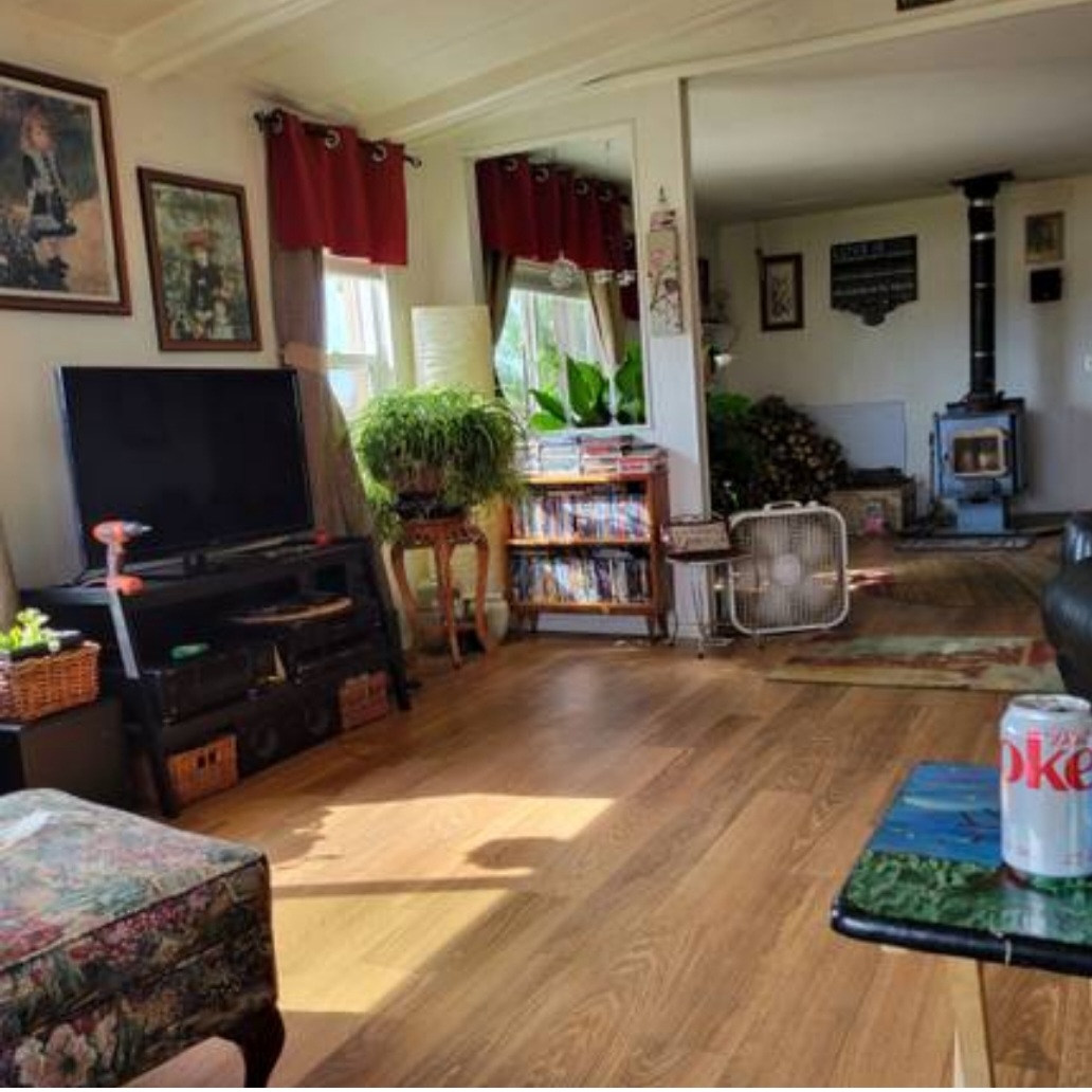 2bd 2bath on 20 acres 1 year lease min.