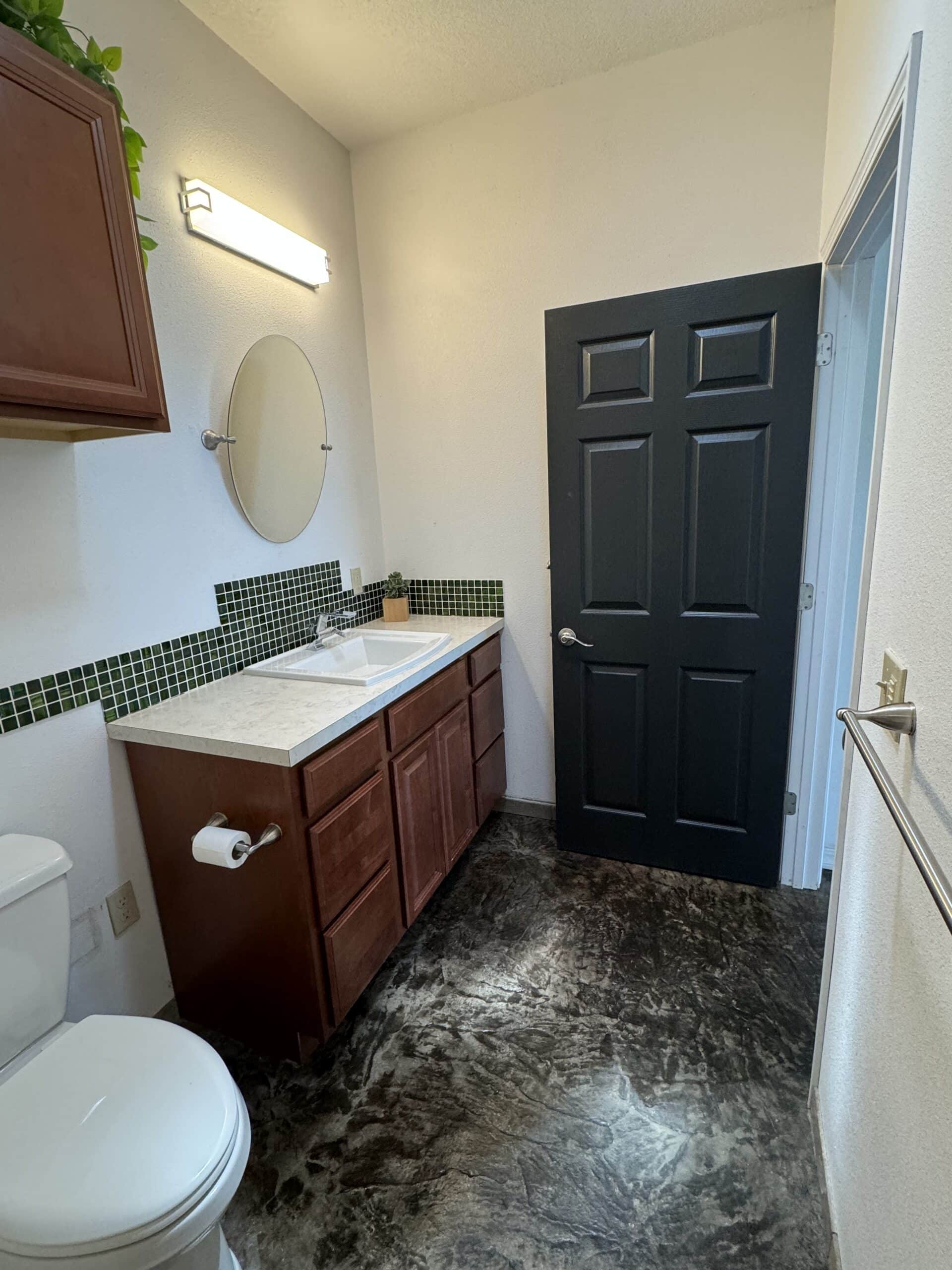945 sq ft APARTMENT