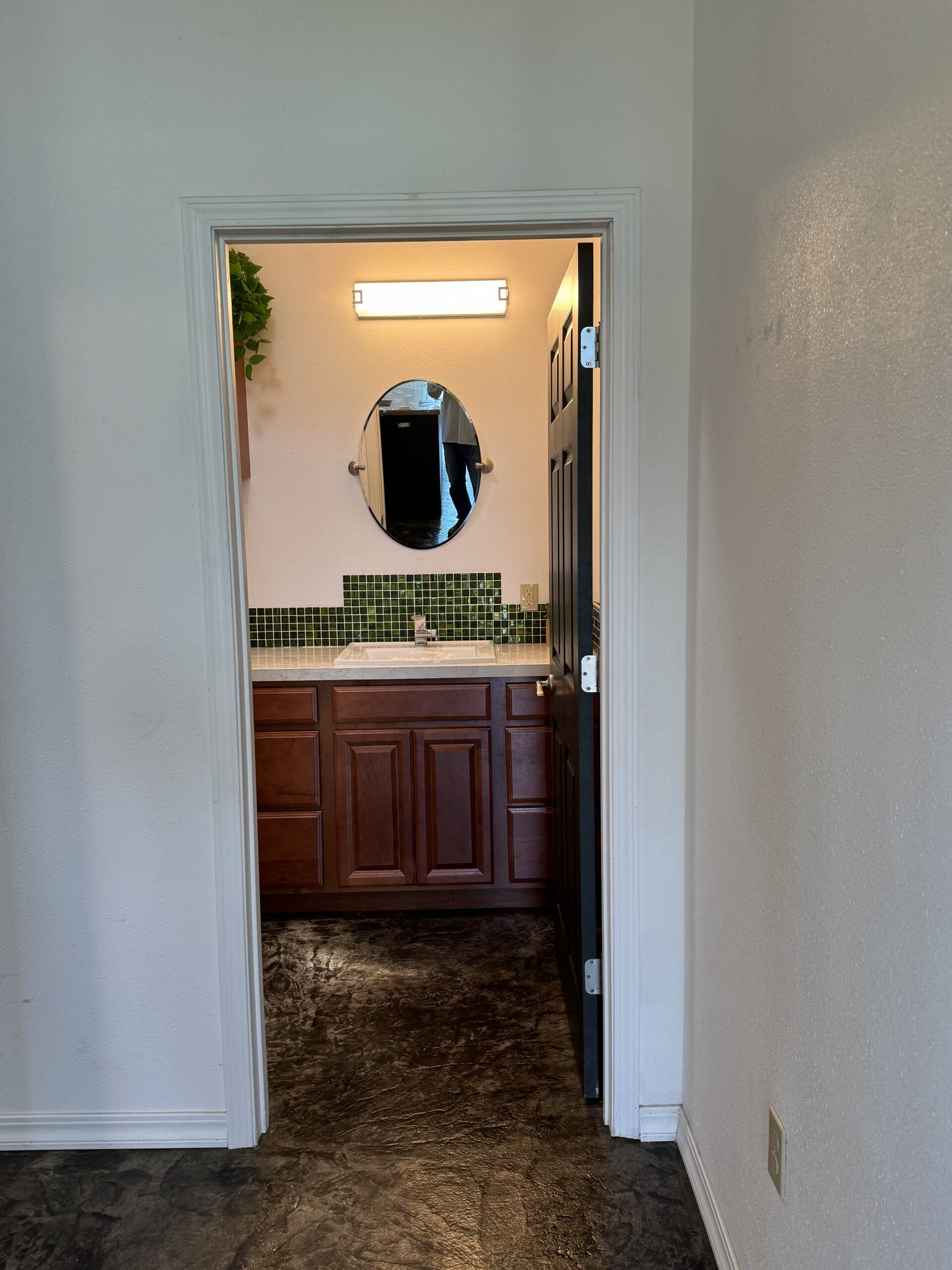 945 sq ft APARTMENT