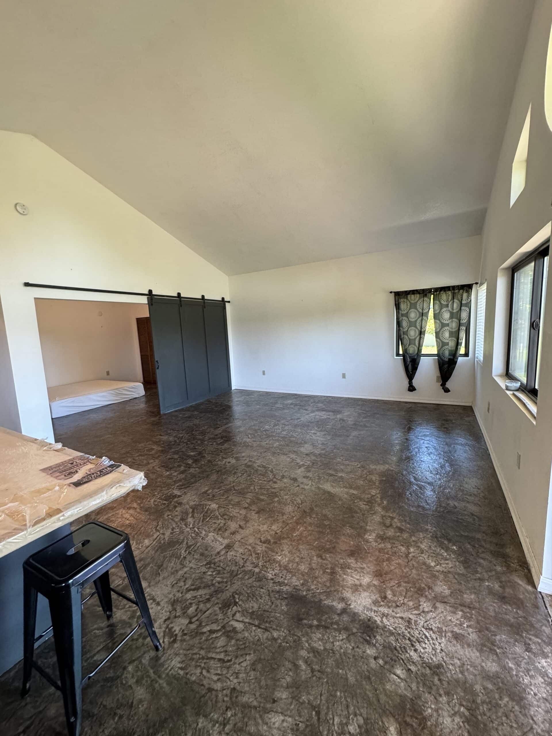 945 sq ft APARTMENT