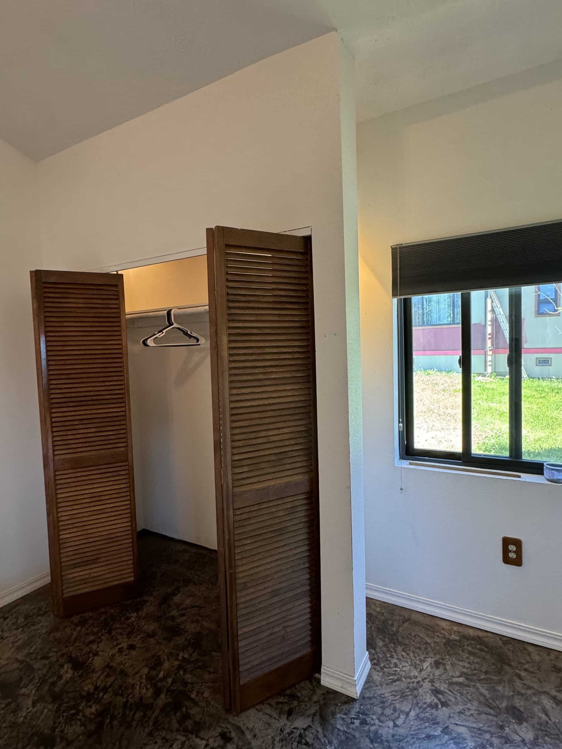 945 sq ft APARTMENT