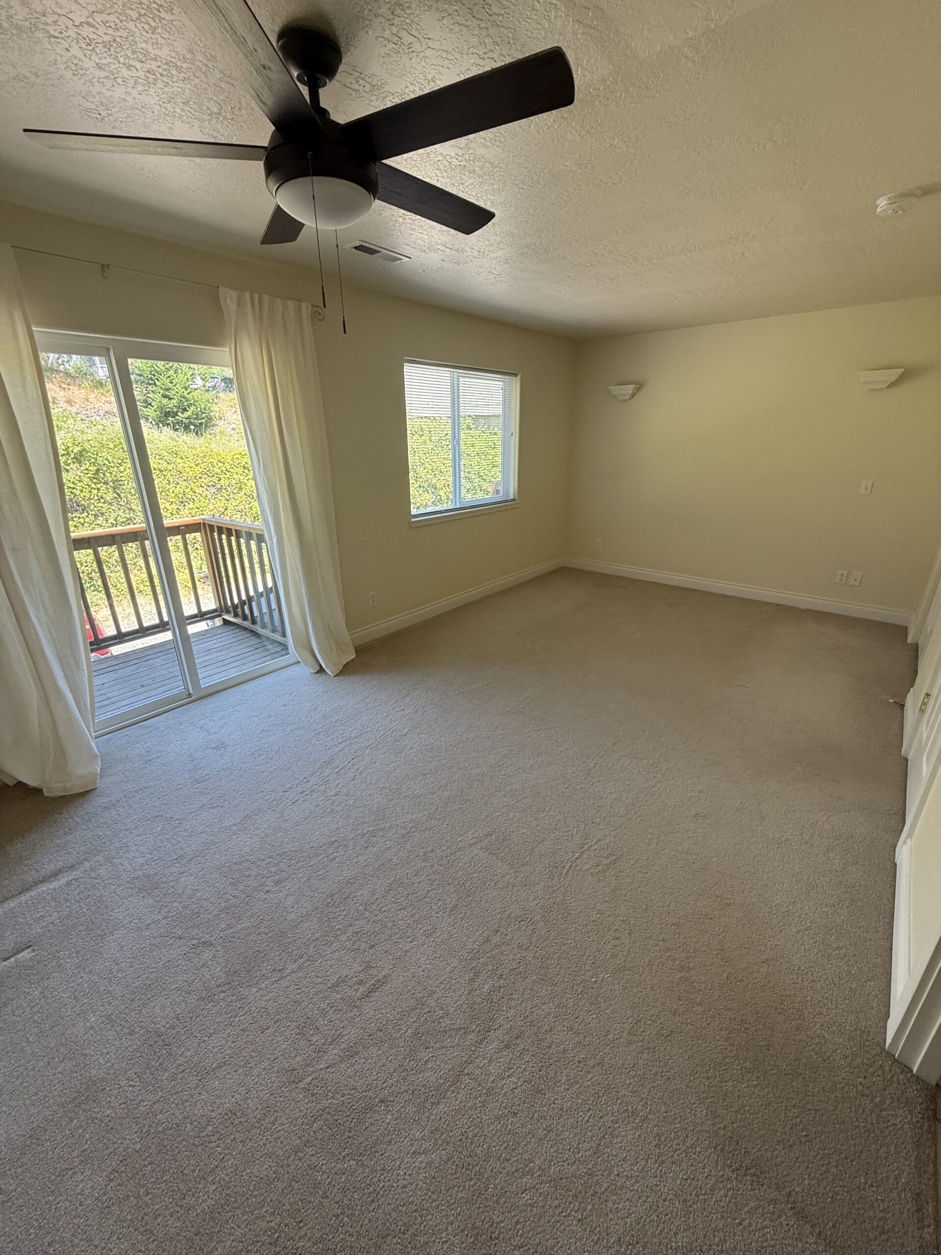 3 bed 2.5 bath in the heart of White Salmon!