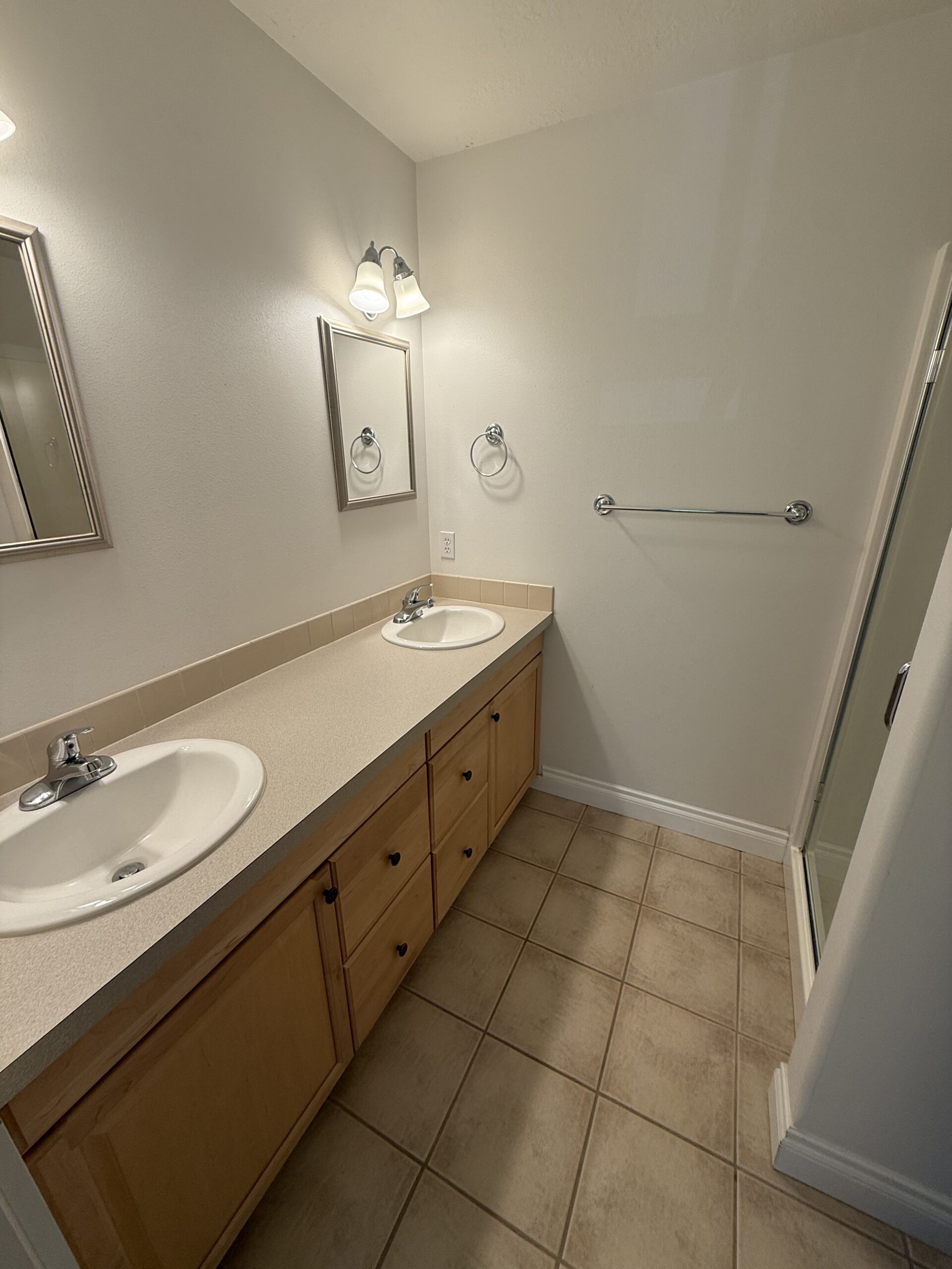 3 bed 2.5 bath in the heart of White Salmon!