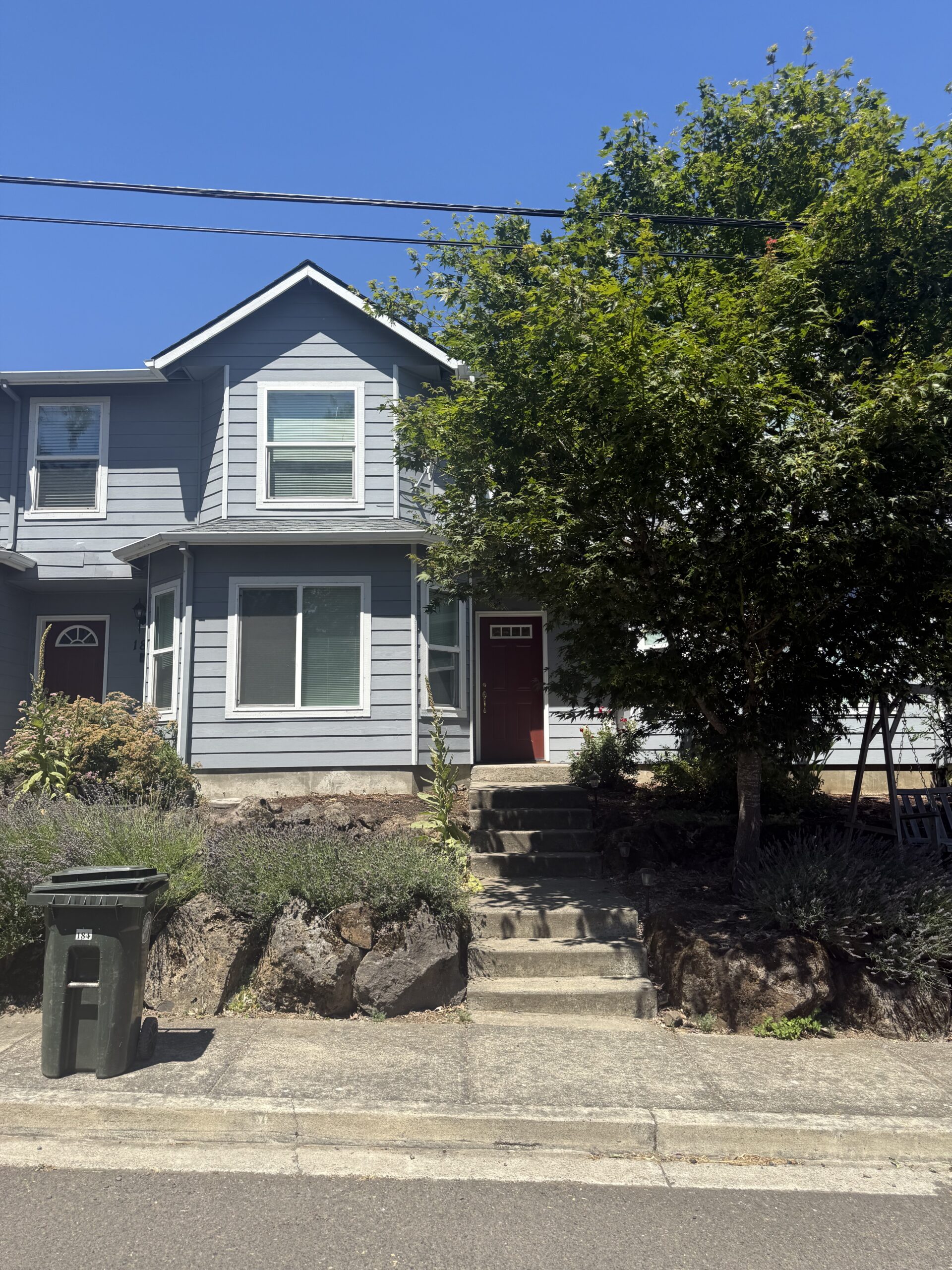 3 bed 2.5 bath in the heart of White Salmon!